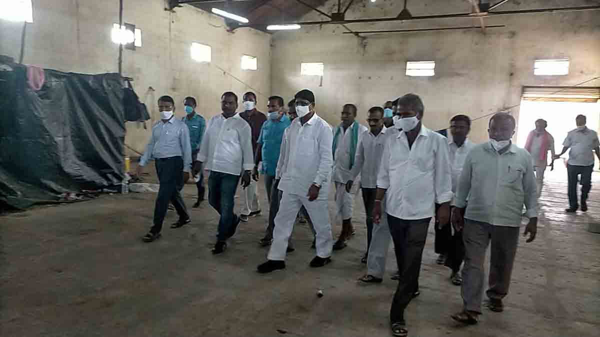 మాక్లూర్‌ స్కూల్‌కు 5.7 కోట్లు !