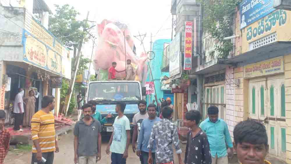 ఉత్సవాలకు సన్నద్ధం..