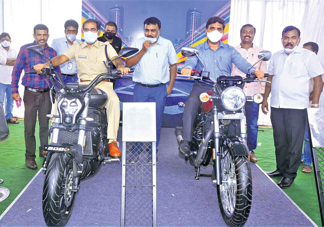 బ్యాటరీ బైక్‌ నుంచి బెంజ్‌ దాకా!