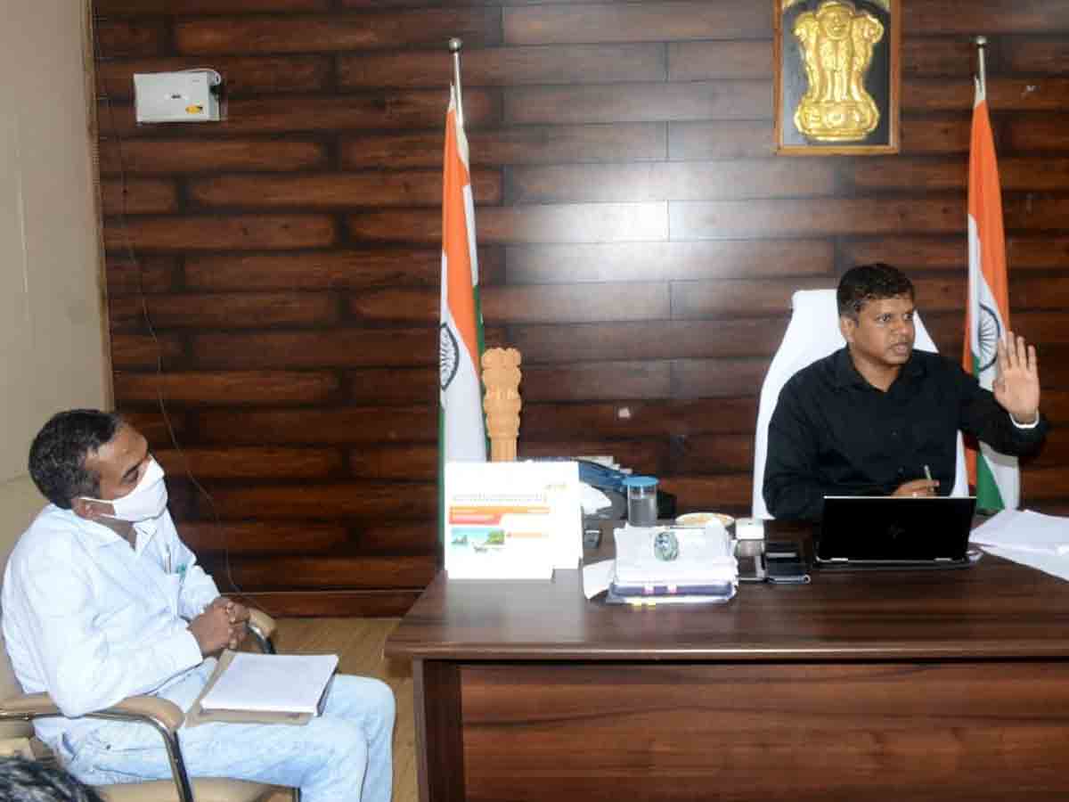 Bhupalpally : డబుల్‌ బెడ్‌రూం ఇండ్ల నిర్మాణ పనులను వేగవంతం చేయండి.. కలెక్టర్‌ కృష్ణ ఆదిత్య