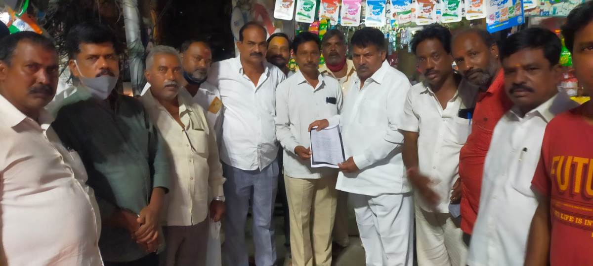 Hyderabad | కమ్యూనిటీ హాల్‌ను ఇవ్వ‌డం లేద‌ని ఎమ్మెల్యేకు ఫిర్యాదు