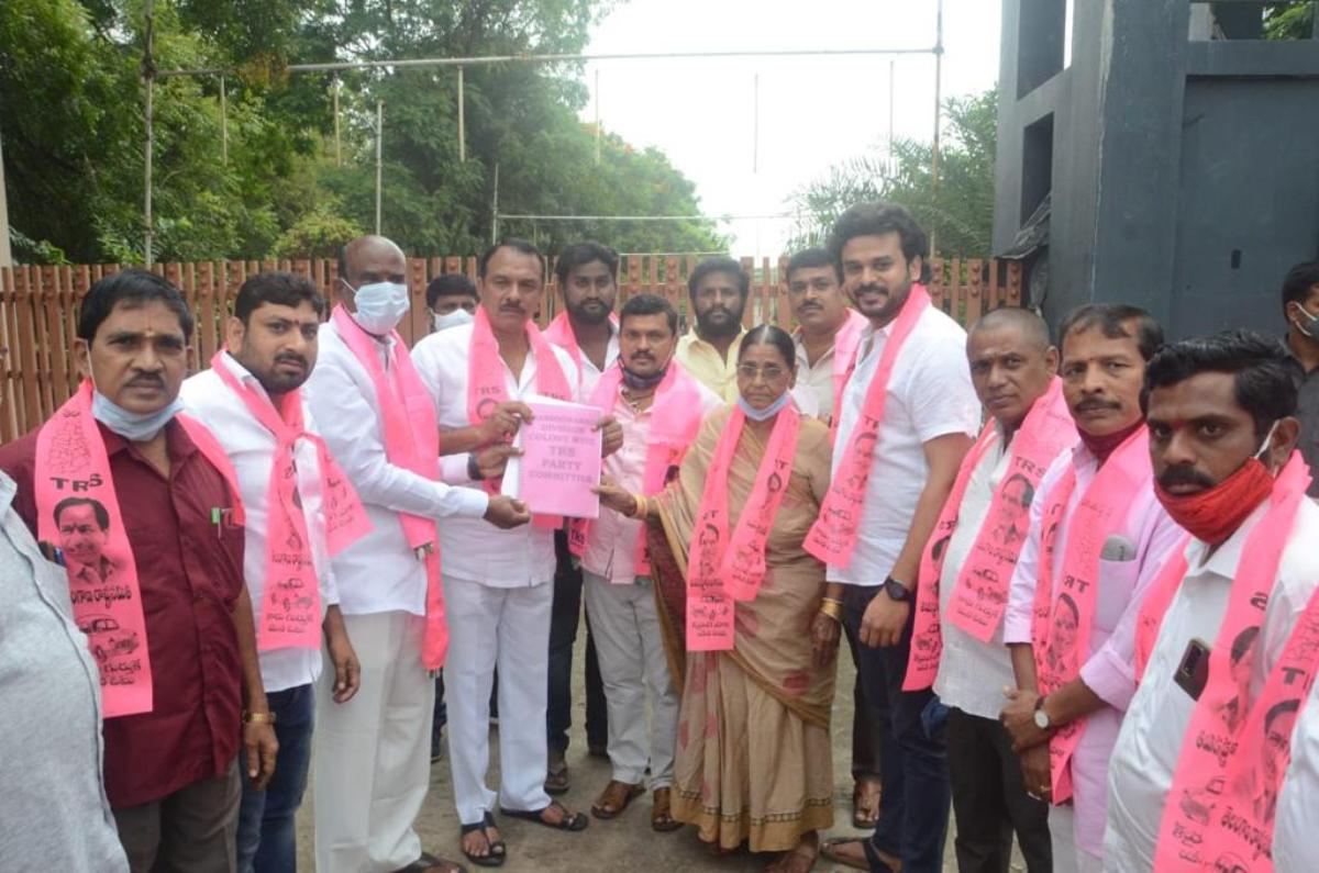 టీఆర్ఎస్ కోసం పనిచేసే కార్యకర్తలకు సముచిత స్థానం: ఎమ్మెల్యే దేవిరెడ్డి సుధీర్‌రెడ్డి