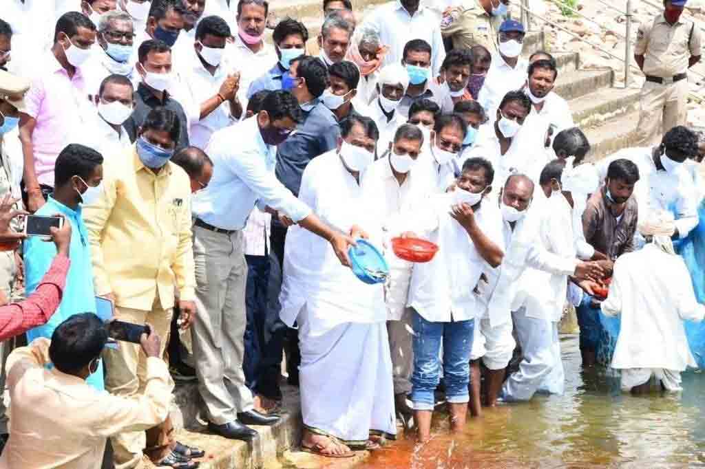 దళారీ వ్యవస్థను రూపుమాపడానికే..