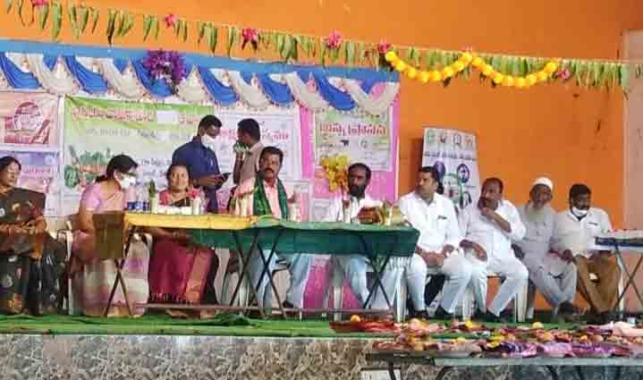 పార్టీ అభివృద్ధికి గ్రామ కమిటీలు కష్టపడి పనిచేయాలి