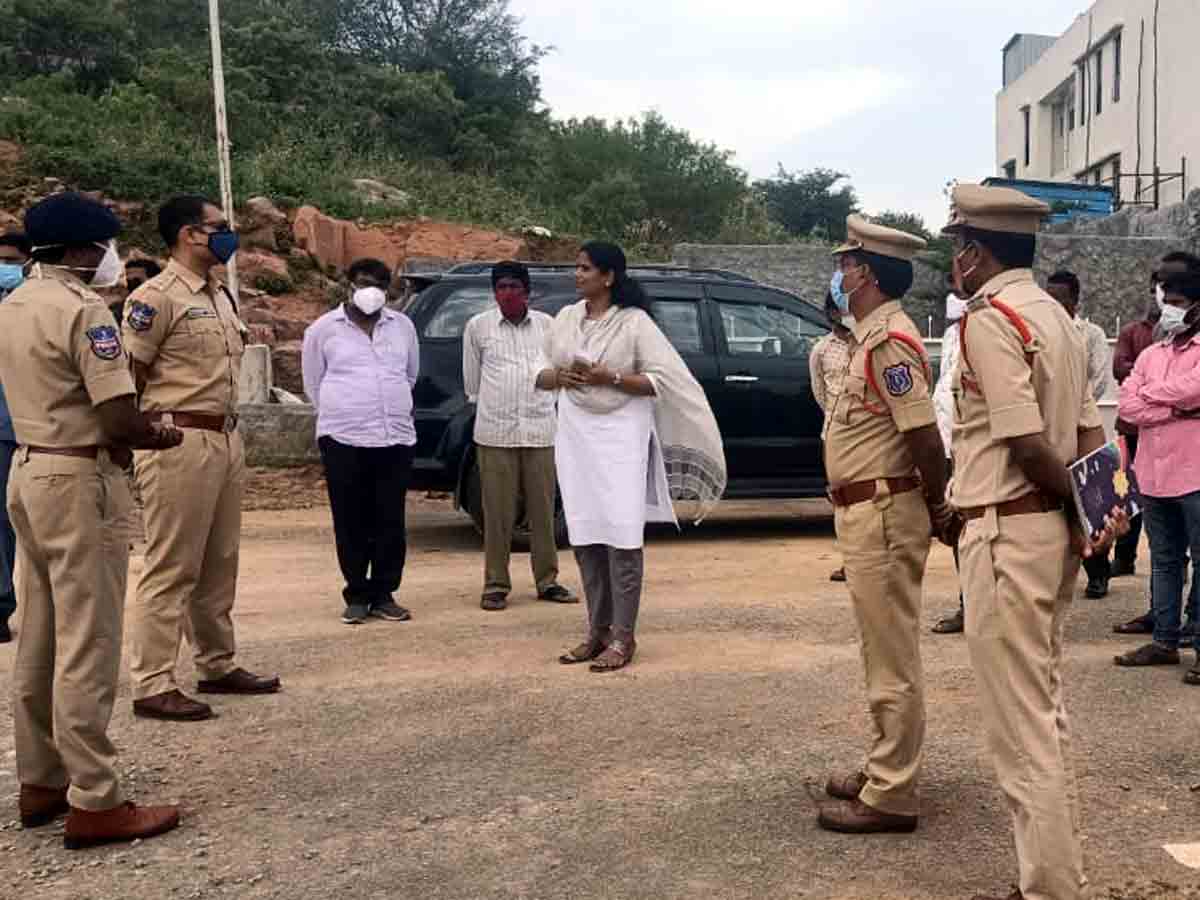 Rangareddy : బాటసింగారంలో నూతన పండ్ల మార్కెట్‌ను పరిశీలించిన డీసీపీ సన్‌ప్రీత్‌సింగ్‌