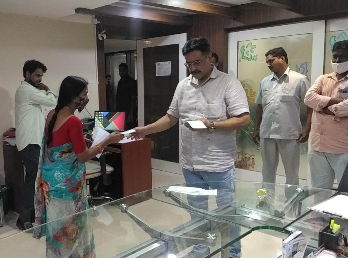 షాదీముబారక్‌, కల్యాణలక్ష్మి చెక్కులు పంపిణీ చేసిన మలక్‌పేట ఎమ్మెల్యే అహ్మద్ బలాల