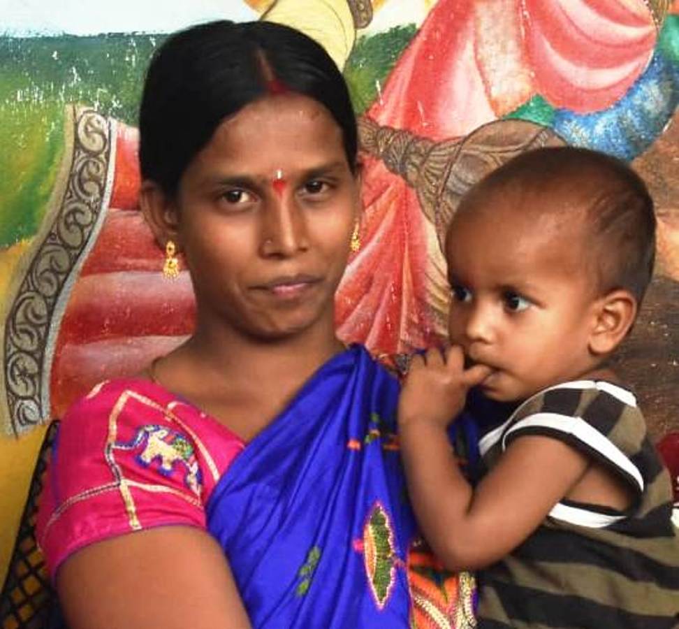 missing | కొడుకుతో భ‌య‌ట‌కు వెళ్లిన మ‌హిళ అదృశ్యం