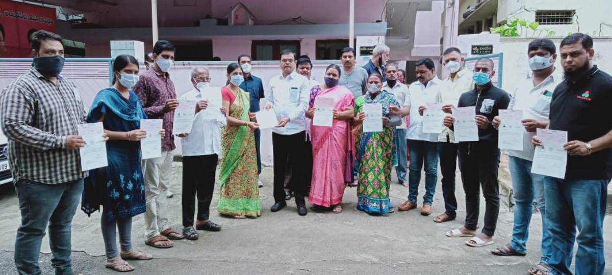 Cmrf | సీఎం రిలీఫ్‌ఫండ్‌ చెక్కులు అందజేసిన ఎమ్మెల్యే వెంక‌టేశ్‌