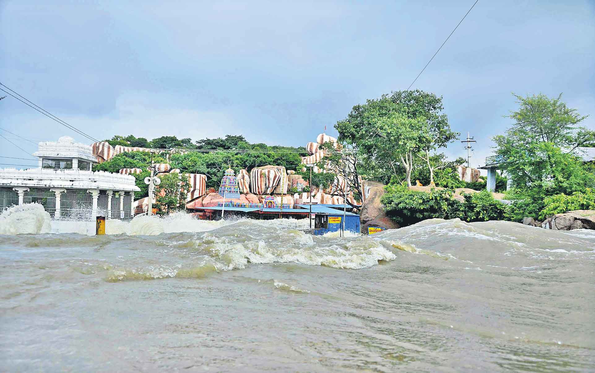 తీరం దాటిన గులాబ్‌ తుఫాన్.. తెలంగాణపై తీవ్రంగా ప్రభావం చూపే చాన్స్