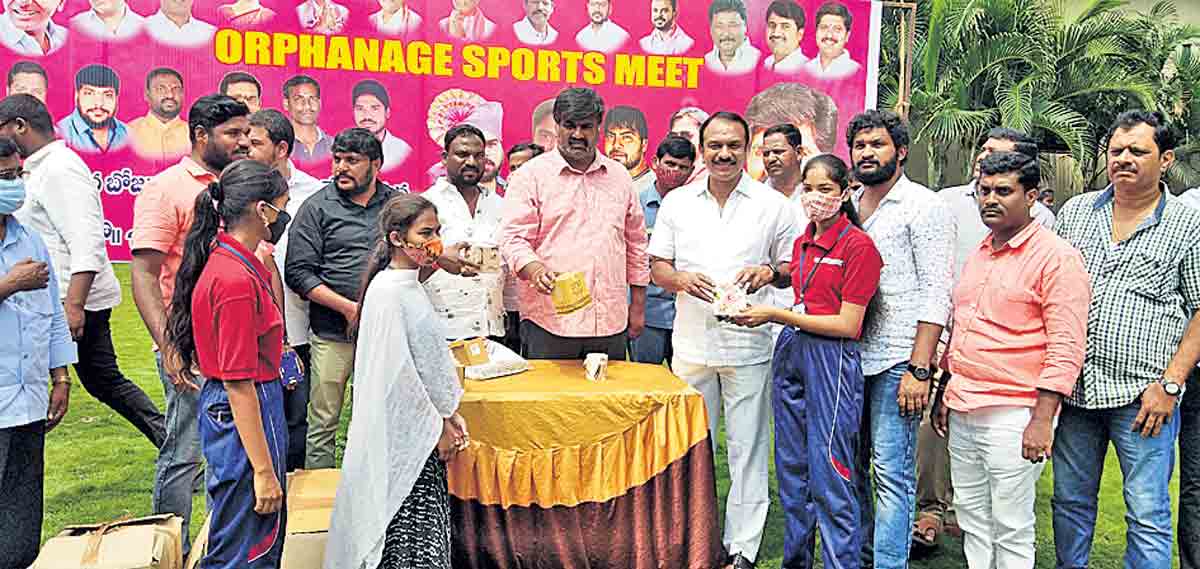 అనాథలకు అండగా నిలువాలి