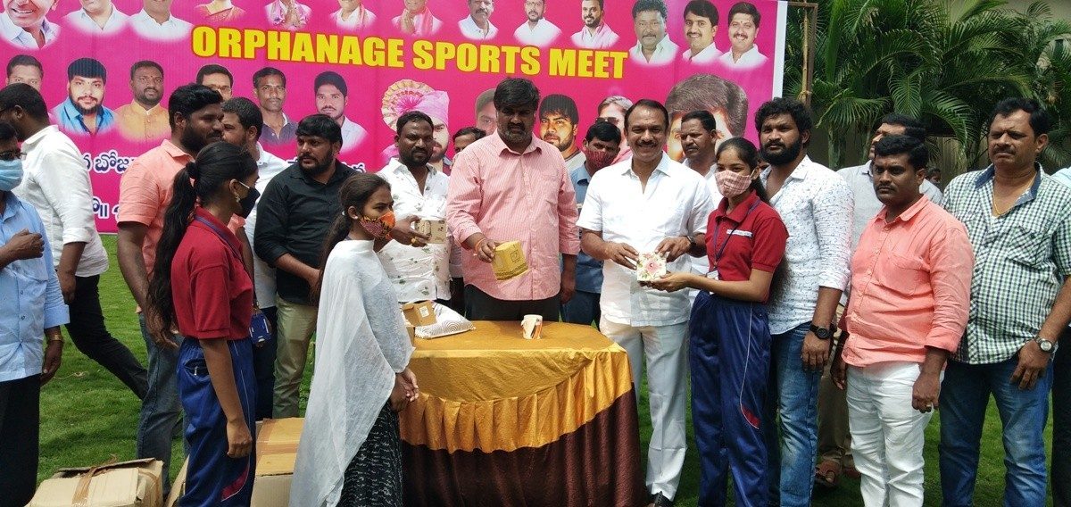 అనాథలకు మనమంతా అండగా ఉండాలి: ఎమ్మెల్యే దేవిరెడ్డి సుధీర్‌రెడ్డి