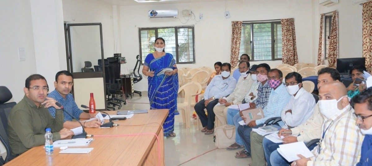 పట్టణాల్లో ప్రగతి పనులను వేగంగా పూర్తి చేయాలి