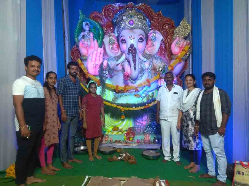 భక్తిశ్రద్ధలతో పూజలు, అన్నదానాలు