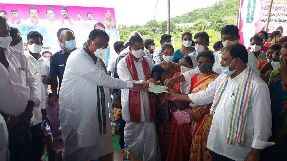 నాయకులు హుందాగా వ్యవహరించాలి