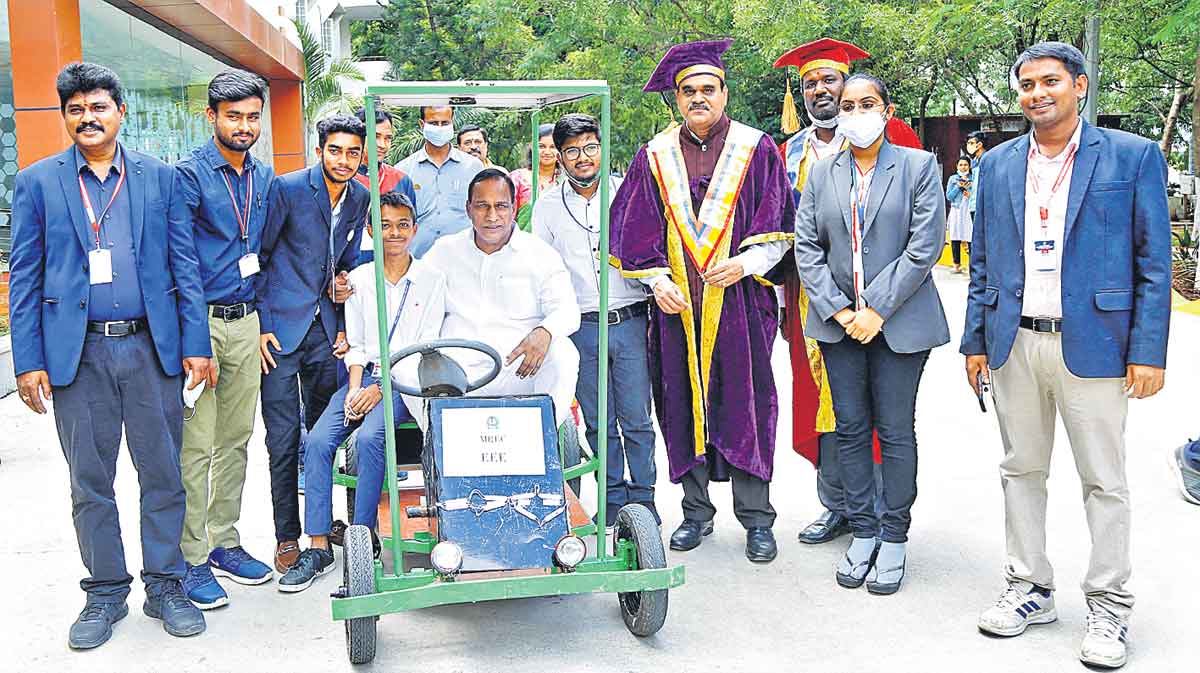 సౌర, విద్యుత్‌ ఆధారిత హ్రైబ్రిడ్‌ వాహనం..