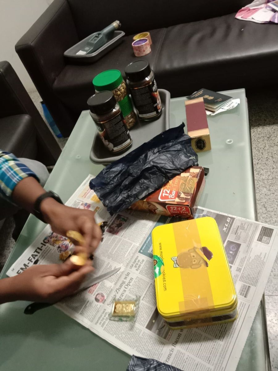 Gold smuggling | ఆ చాక్లెట్ బాక్స్లో ఏమున్నాయో తెలుసా?