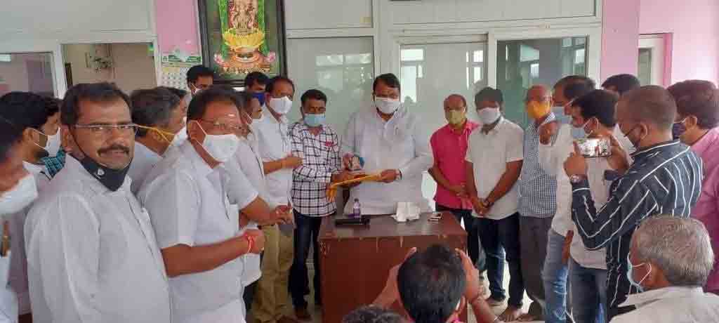 పాఠశాలలు దేవాలయాలు.. గురువులు దేవుళ్లు