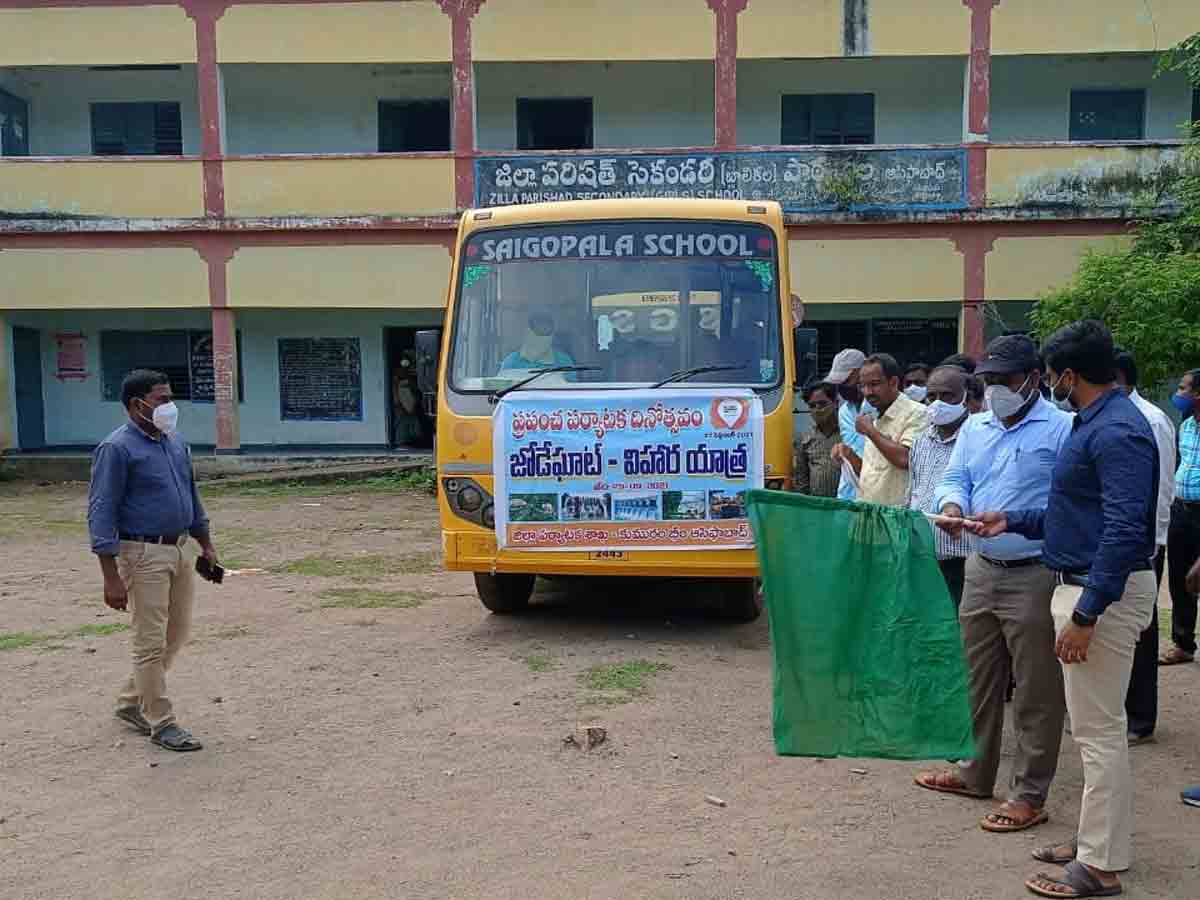 చరిత్ర తెలిసేలా పర్యాటక స్థలాల సందర్శన