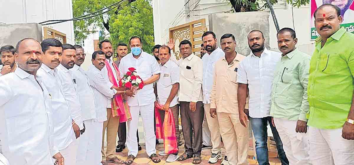 సంక్షేమ పథకాలను ప్రజల్లోకి తీసుకెళ్లాలి