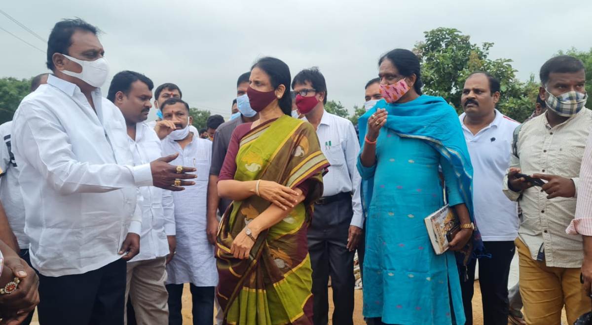 gulab cyclone | భారీ వర్షానికి పొంగి పొర్లుతున్న జంట చెరువులు, ప్ర‌మాద‌క‌ర స్థాయికి చేరుకున్న అప్పాచెరువు