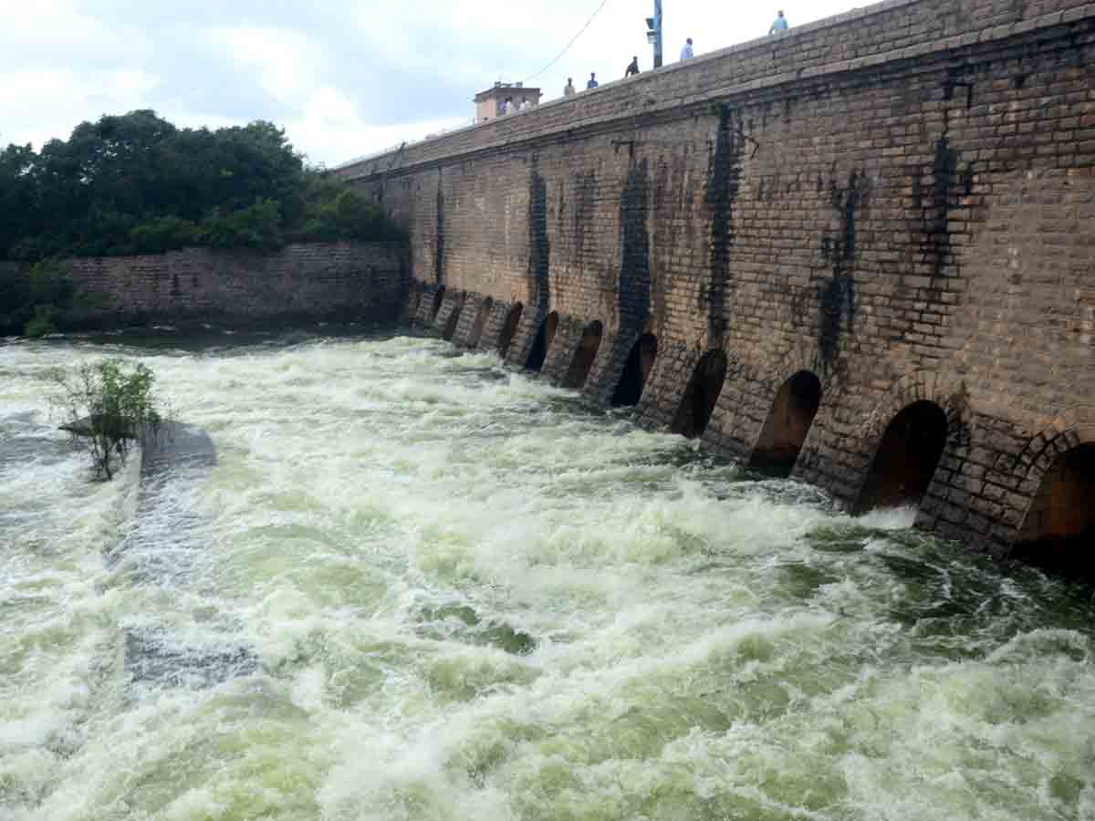 Himayat sagar : ఉప్పొంగిన ఈసీ వాగు.. నీట మునిగిన పంటలు