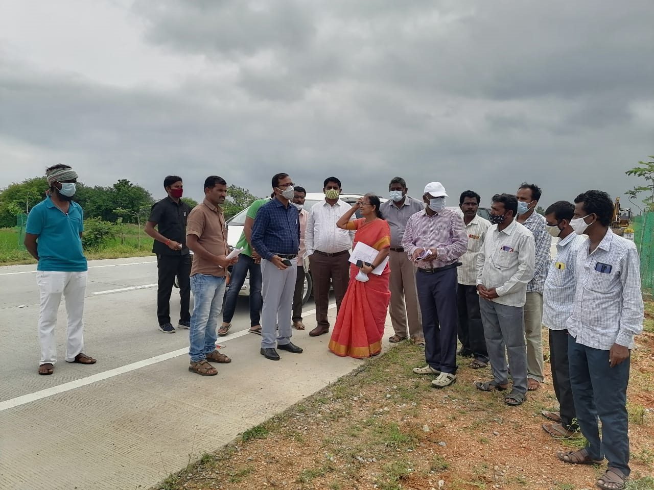 హరితహారంలో నాటిన మొక్కలను బాధ్యతగా సంరక్షించాలి: కలెక్టర్ వినయ్ కృష్ణారెడ్డి