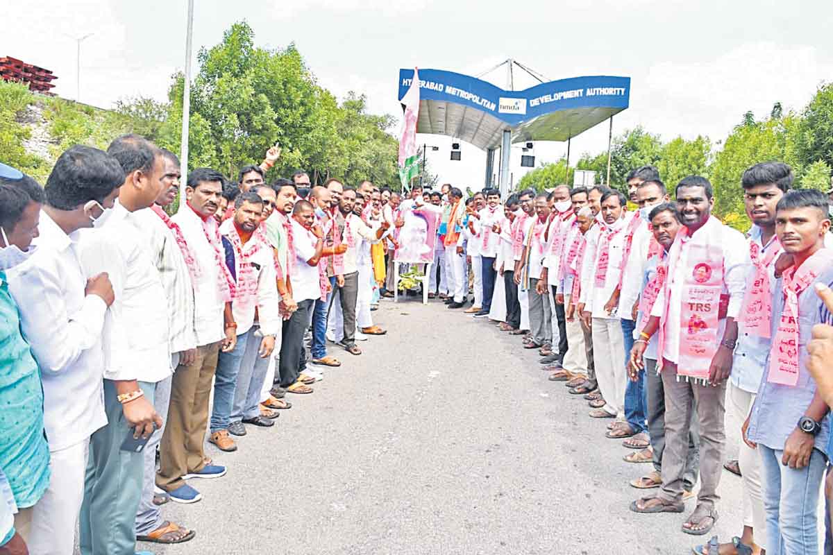 గౌరవం, వేతనం పెంచింది టీఆర్‌ఎస్సే