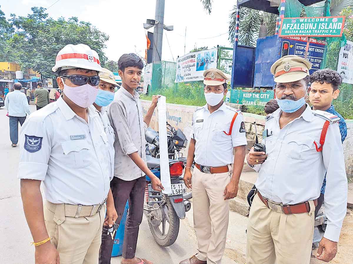 వామ్మో..ఇన్ని చలాన్ల్లా..!