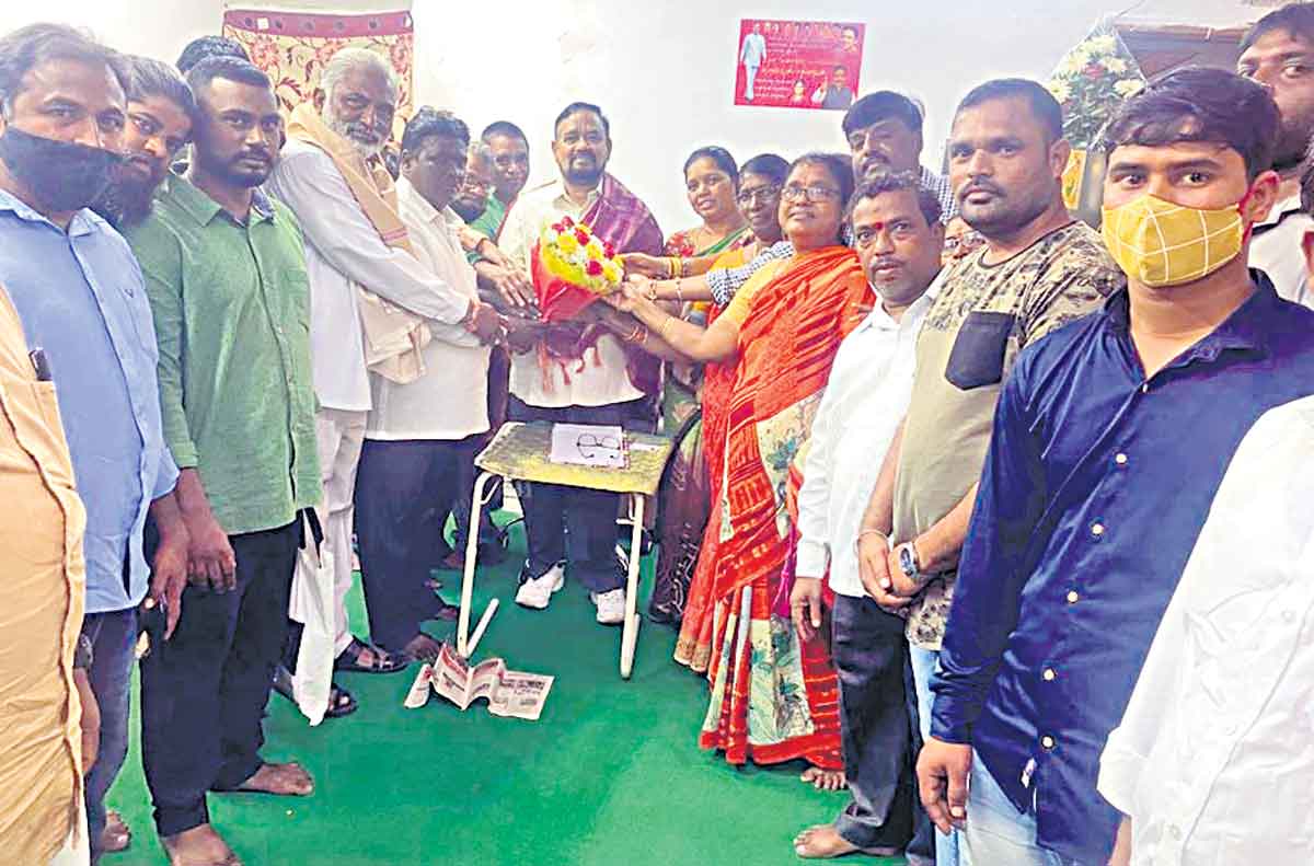 అన్ని వర్గాలకు ప్రాధాన్యం ఇస్తూ..