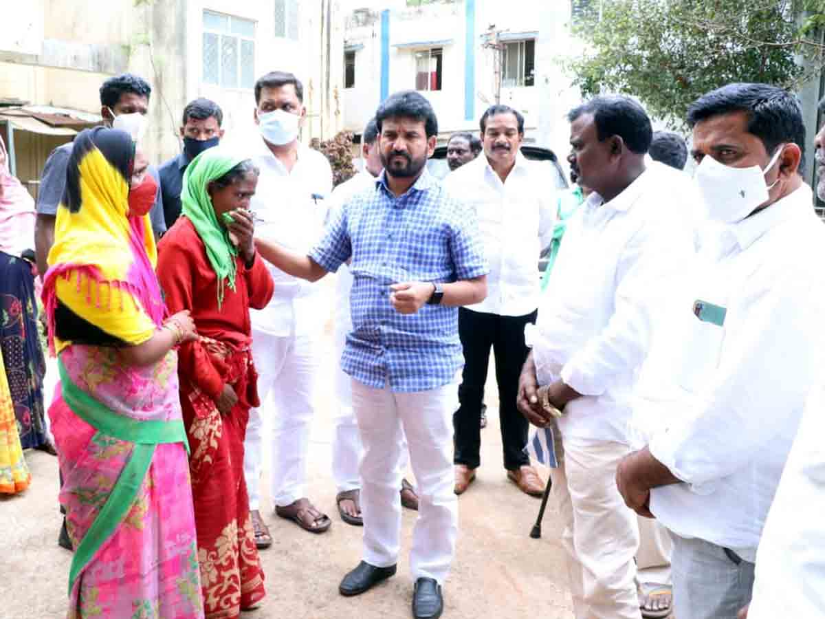 Vikarabad : వరద నీటిలో మరో వ్యక్తి.. వాగులో శవం లభ్యం