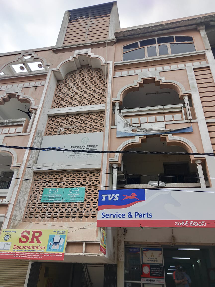 fire accident | భ‌వ‌నం టెర్రస్‌పైన అగ్నిప్ర‌మాదం.. మంట‌లార్పిచూస్తే డెడ్‌బాడీ..  అస‌లేం జ‌రిగిందంటే..