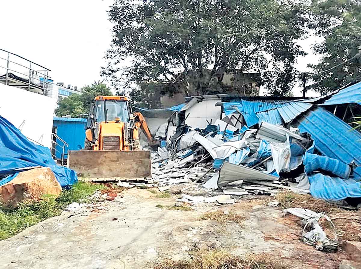 18 కోట్ల విలువైన సర్కారు స్థలం స్వాధీనం