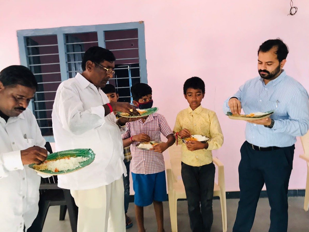 దేవరకొండ: విద్యార్థులకు నాణ్యమైన భోజనం అందించాలి.. అదనపు కలెక్టర్ రాహుల్‌శర్మ