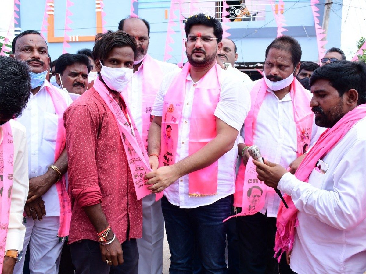 మిర్యాలగూడ: సంక్షేమ పథకాలకు ఆకర్షితులై పార్టీలో చేరికలు.. నల్లమోతు సిద్ధార్థ