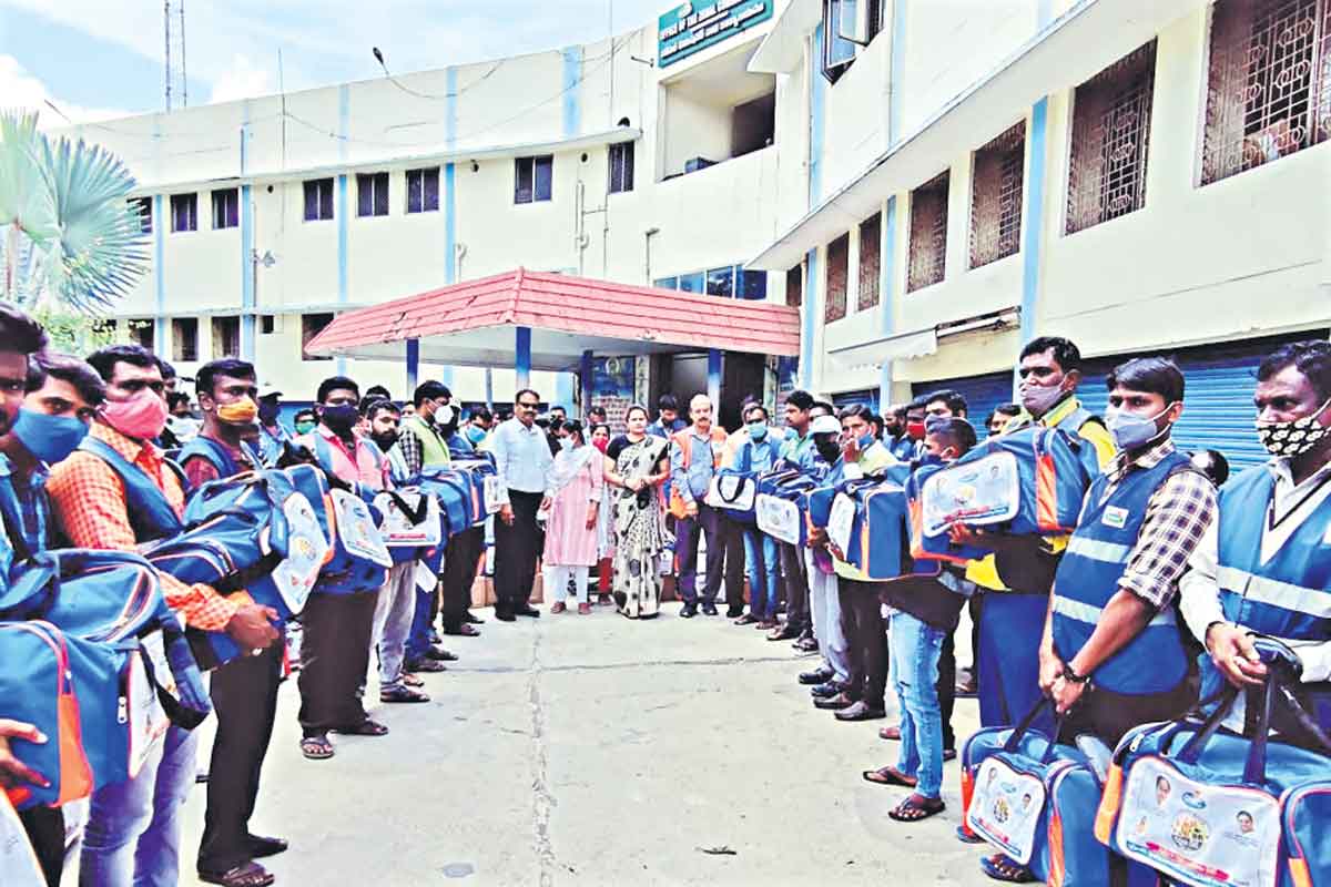 సిబ్బంది రక్షణకు అధిక ప్రాధాన్యత