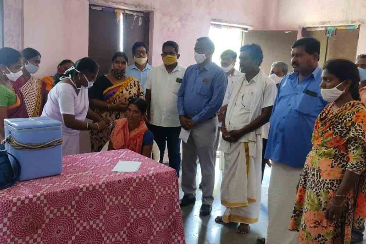 100 శాతం వ్యాక్సిన్‌ ప్రక్రియను పూర్తి చేయాలి