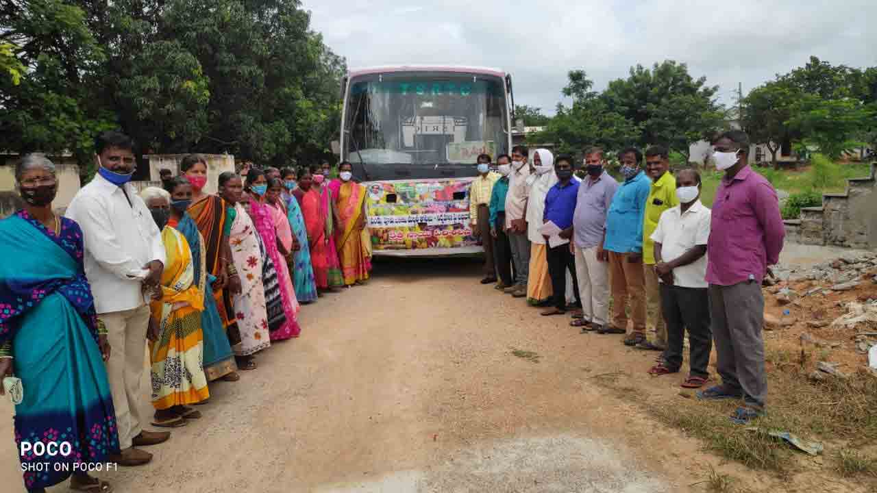 Dalit bandhu : పండ్ల, పూల సాగు ఎలా.. క్షేత్రస్థాయి పరిశీలనకు వాసాలమర్రి దళితులు