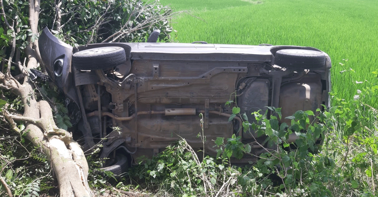 Karimnagar : జూబ్లీనగర్‌ వద్ద అదుపు తప్పి కారు బోల్తా