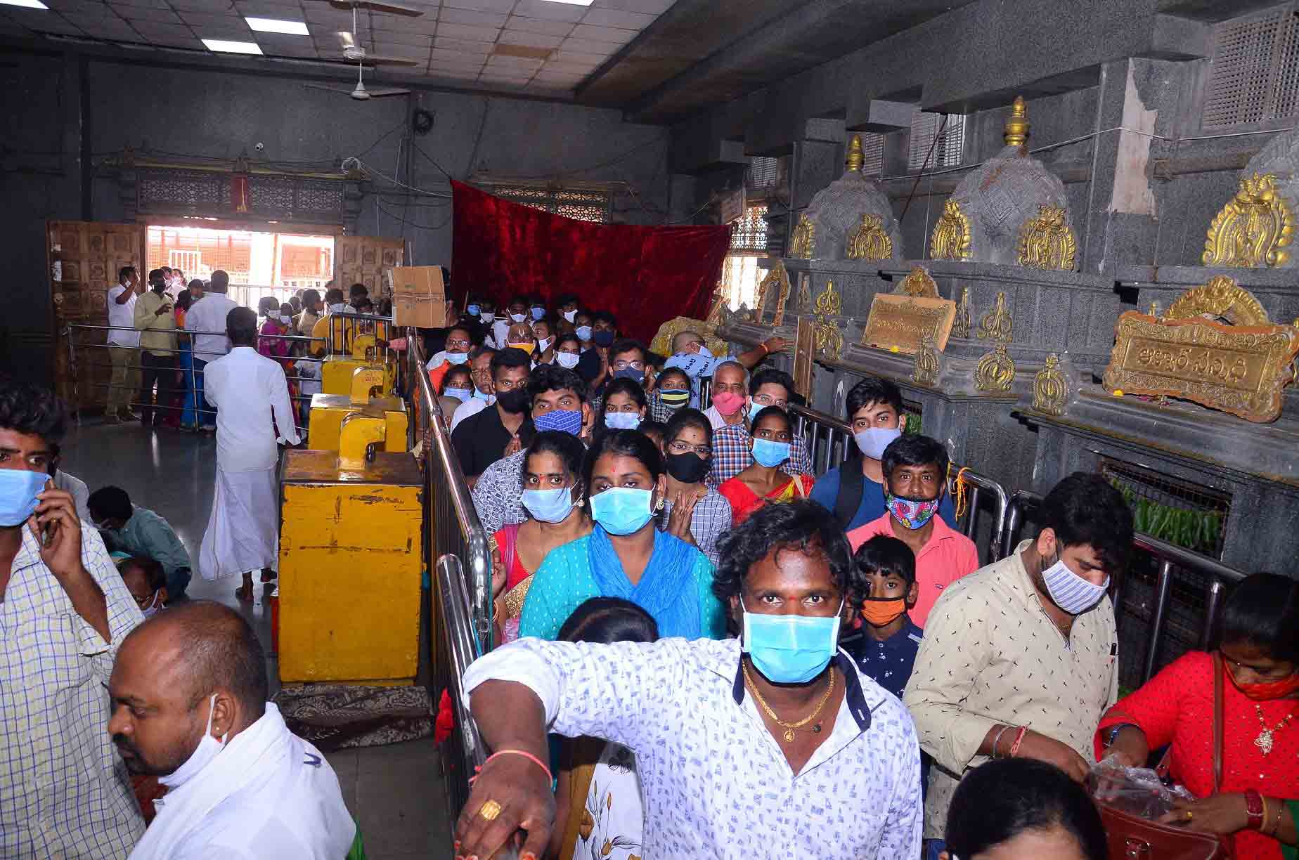 Yadadri: శ్రీవారి ఖజానాకు రూ.10,01,568 ఆదాయం