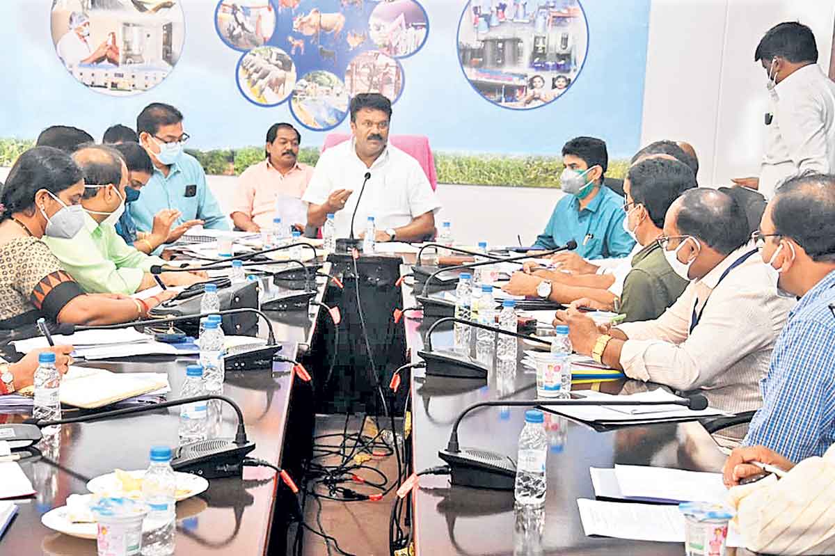 ప్రజా సమస్యలను పరిష్కరించాలి..