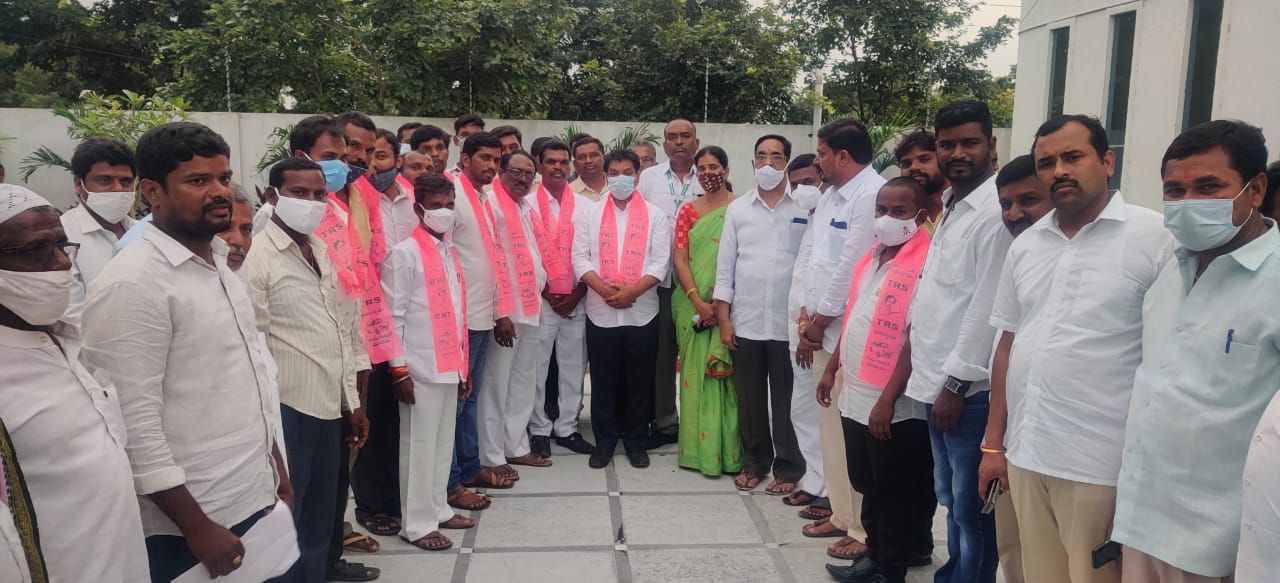 Bhuvanagiri: ప్రభుత్వ పథకాలకు ఆకర్షితులై పార్టీలో చేరికలు.. ఎమ్మెల్యే పైళ్ల శేఖర్‌రెడ్డి