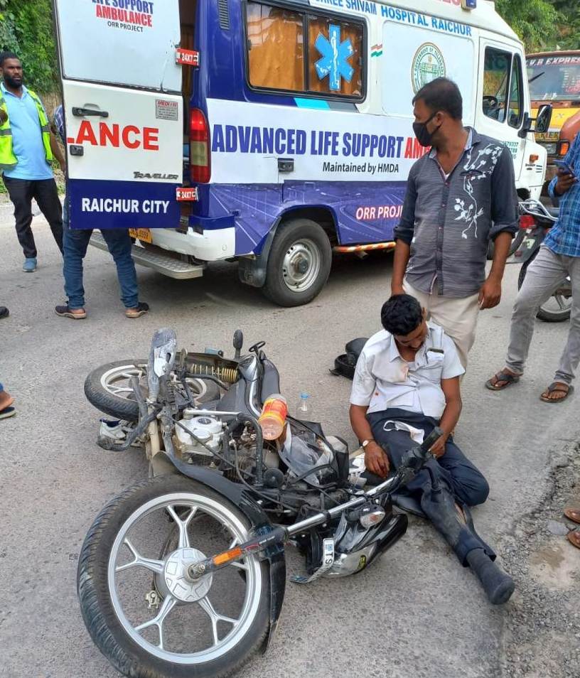 Road accident |బైక్‌-టిప్పర్‌ ఢీ, బైకిస్టు మృతి