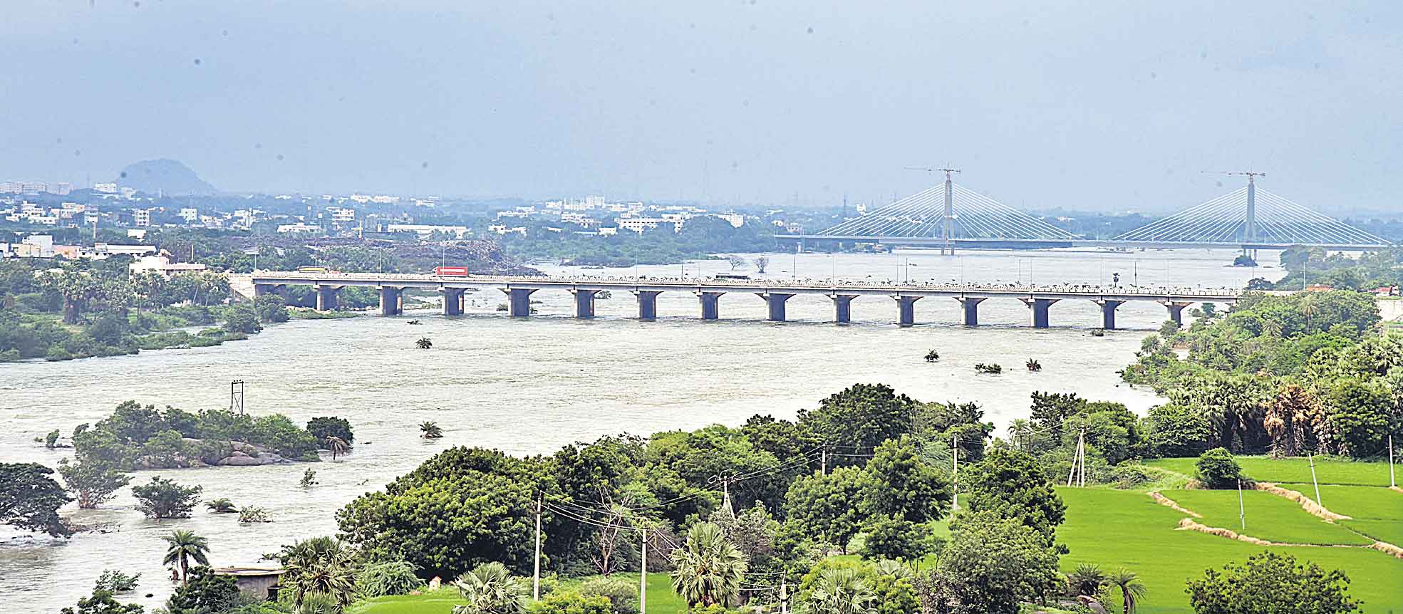 ప్రాజెక్టులకు పోటెత్తిన వరద