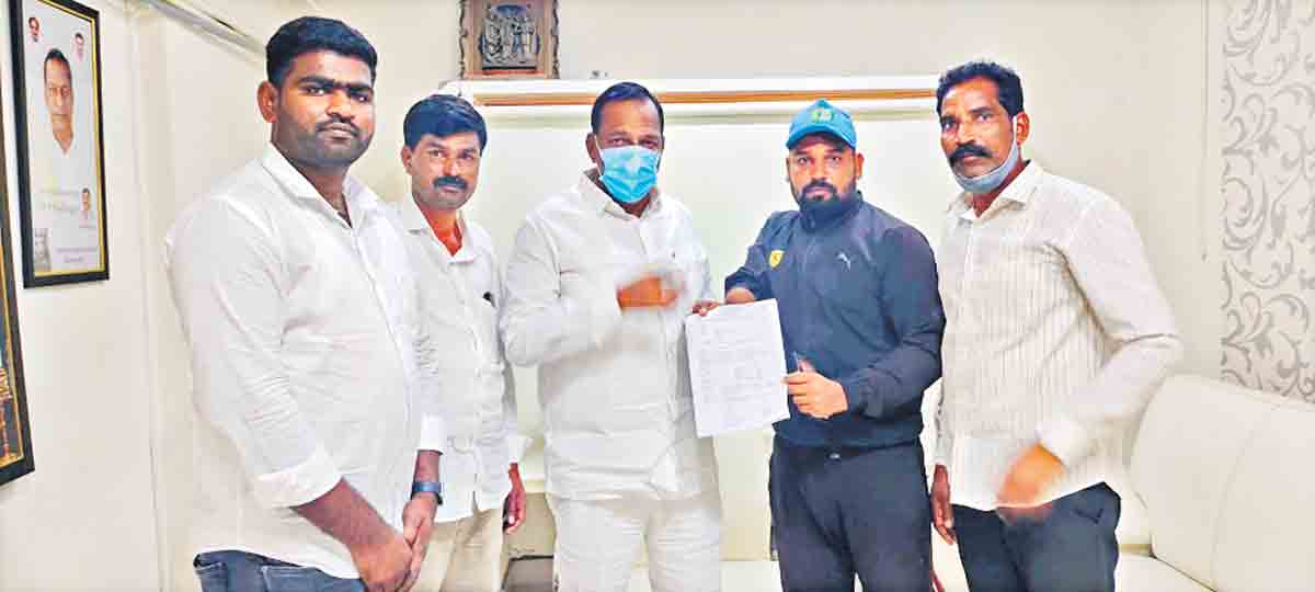 పారా వాలీబాల్‌ ఆసియా క్రీడాకారుడికి మంత్రి ఆర్థిక సాయం