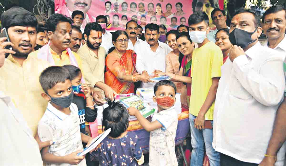 సమన్వయంతో ఉద్యమ జెండా పండుగ