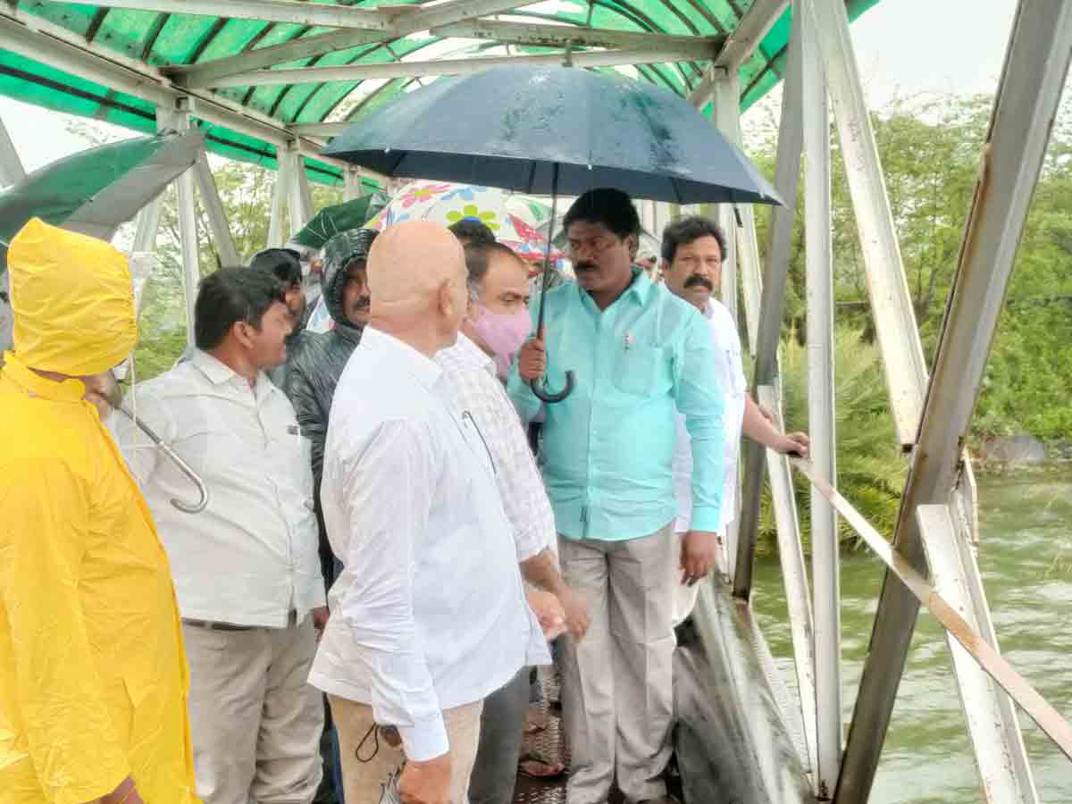 ప్రమాదం జరుగకుండా ప్రత్యామ్నాయ ఏర్పాట్లను చేపట్టాలి