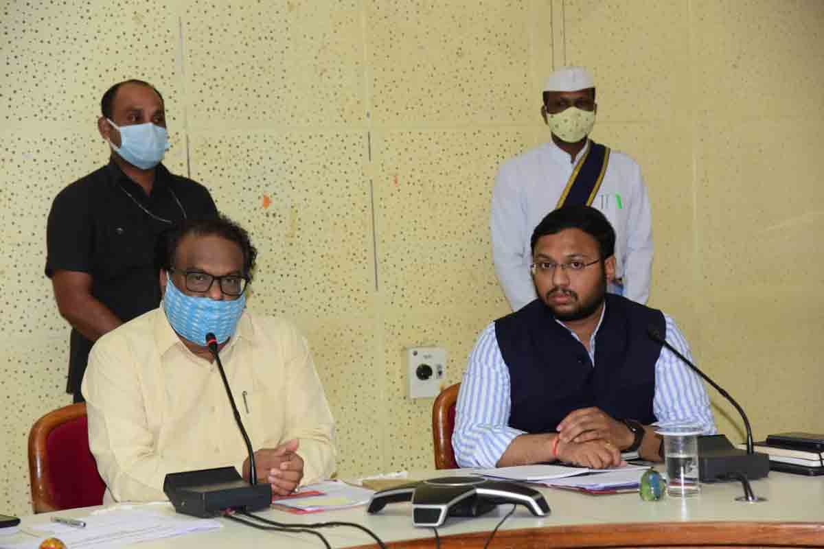 అర్హులందరికీ పథకాలు