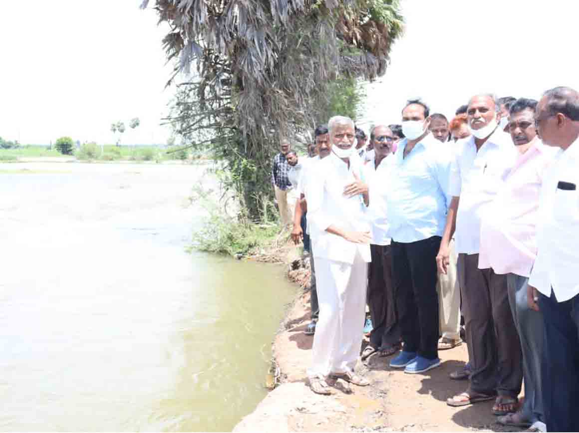 గణపవరం వాగుపై బ్రిడ్జి కడుతం