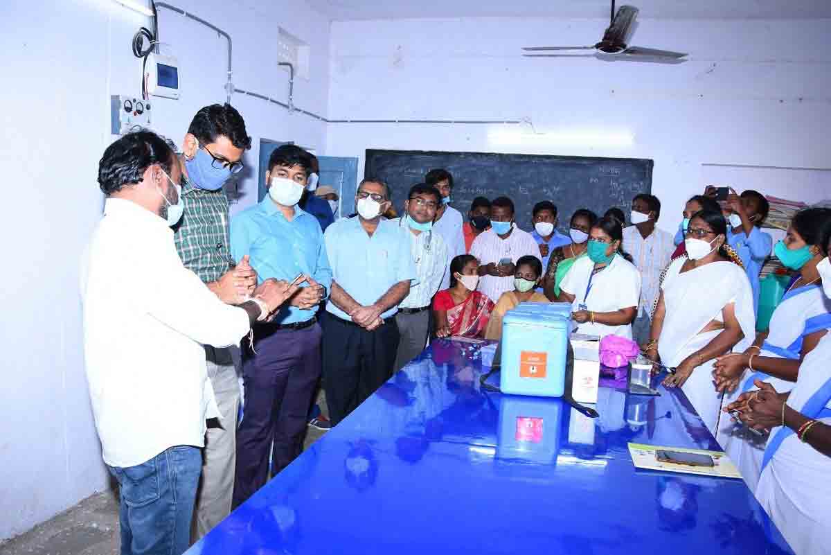 గ్రామాల్లో వ్యాక్సినేషన్‌ వంద శాతం పూర్తిచేయాలి