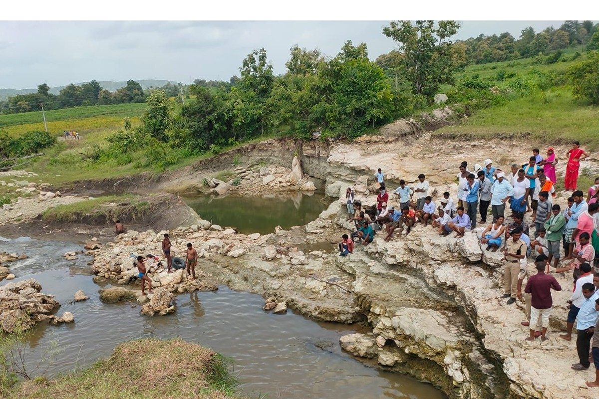 Adilabad| గొర్రెలు మేపడానికి వెళ్లి..